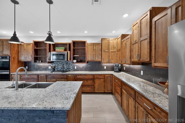 2600 W 410 Road, Adair, OK 74330