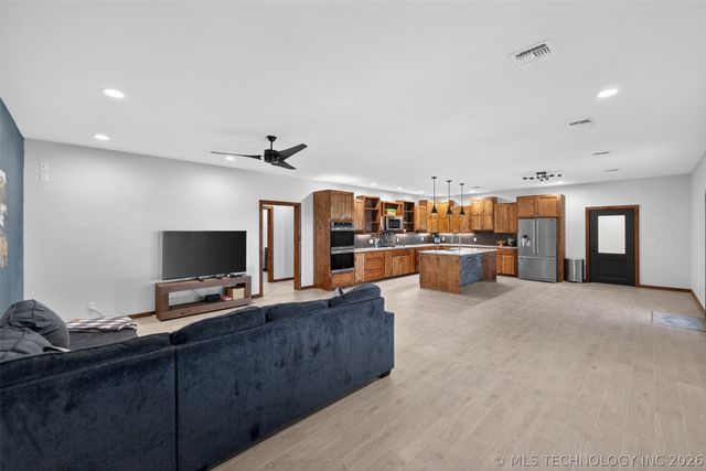 2600 W 410 Road, Adair, OK 74330