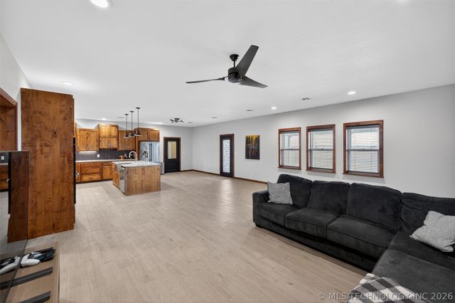 2600 W 410 Road, Adair, OK 74330