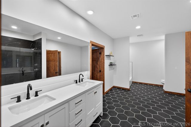 2600 W 410 Road, Adair, OK 74330