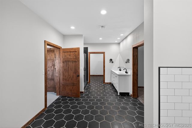 2600 W 410 Road, Adair, OK 74330