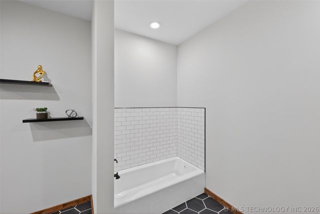 2600 W 410 Road, Adair, OK 74330