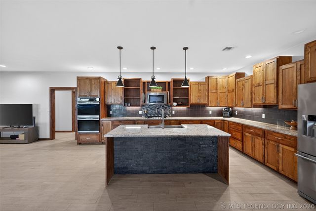 2600 W 410 Road, Adair, OK 74330