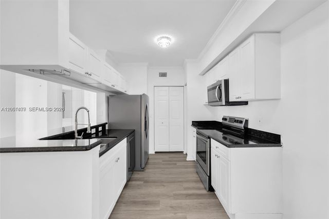 17150 N Bay Rd 2814, Sunny Isles Beach, FL 33160