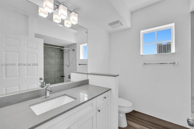 17150 N Bay Rd 2814, Sunny Isles Beach, FL 33160