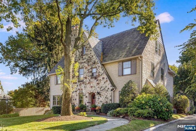 13 Ferncliff Terrace, Glen Ridge, NJ 07028