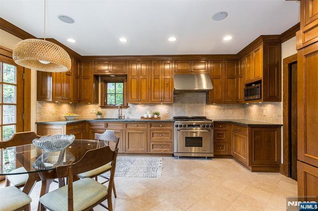13 Ferncliff Terrace, Glen Ridge, NJ 07028