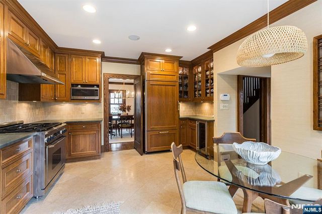 13 Ferncliff Terrace, Glen Ridge, NJ 07028