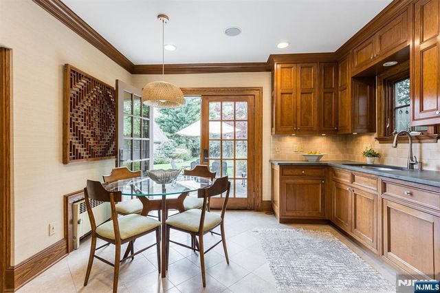 13 Ferncliff Terrace, Glen Ridge, NJ 07028