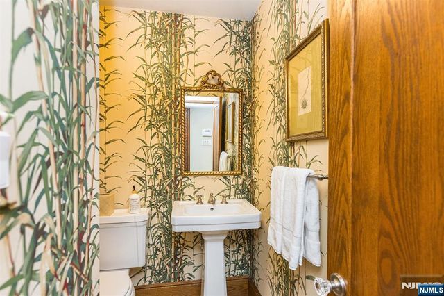 13 Ferncliff Terrace, Glen Ridge, NJ 07028