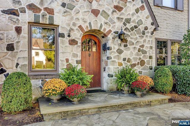 13 Ferncliff Terrace, Glen Ridge, NJ 07028