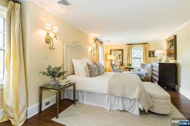 13 Ferncliff Terrace, Glen Ridge, NJ 07028