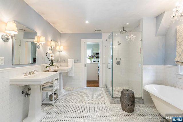 13 Ferncliff Terrace, Glen Ridge, NJ 07028