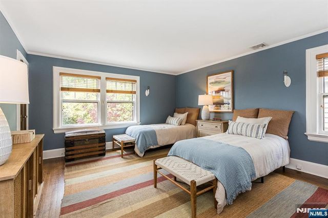 13 Ferncliff Terrace, Glen Ridge, NJ 07028