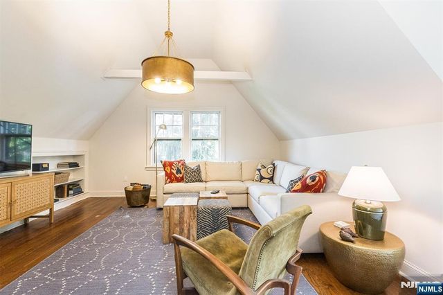 13 Ferncliff Terrace, Glen Ridge, NJ 07028