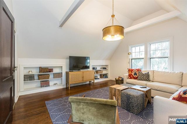 13 Ferncliff Terrace, Glen Ridge, NJ 07028