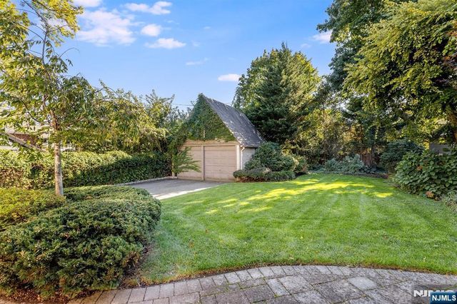 13 Ferncliff Terrace, Glen Ridge, NJ 07028