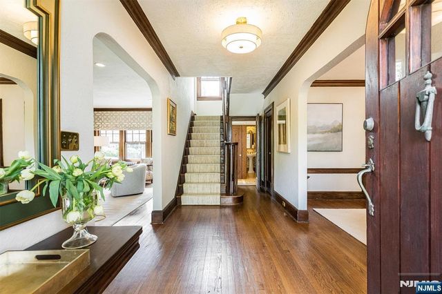 13 Ferncliff Terrace, Glen Ridge, NJ 07028