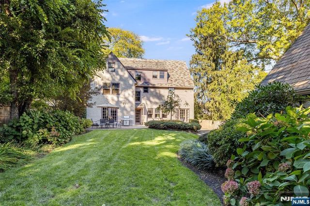13 Ferncliff Terrace, Glen Ridge, NJ 07028