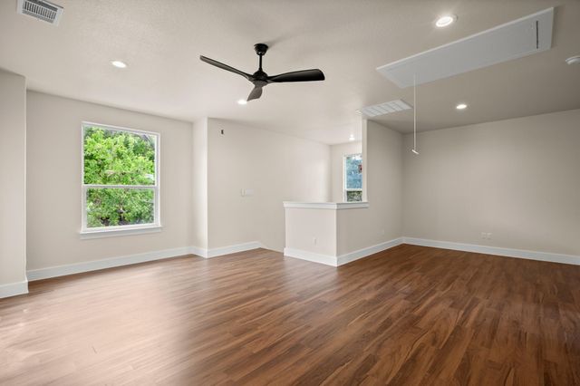 147 Kahana LN, Bastrop, TX 78602