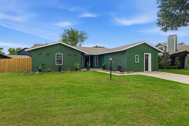 526 Village Drive, Lewisville, TX 75067