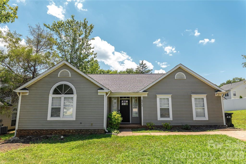 5423 Timbertop Lane, Charlotte, NC 28215