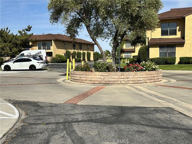 1537 W Avenue L 4, Lancaster, CA 93534