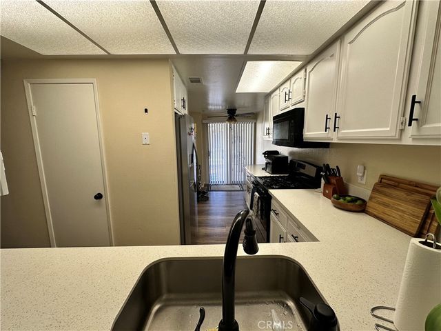 1537 W Avenue L 4, Lancaster, CA 93534