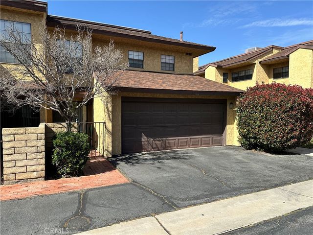 1537 W Avenue L 4, Lancaster, CA 93534