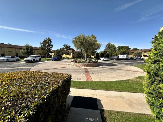 1537 W Avenue L 4, Lancaster, CA 93534