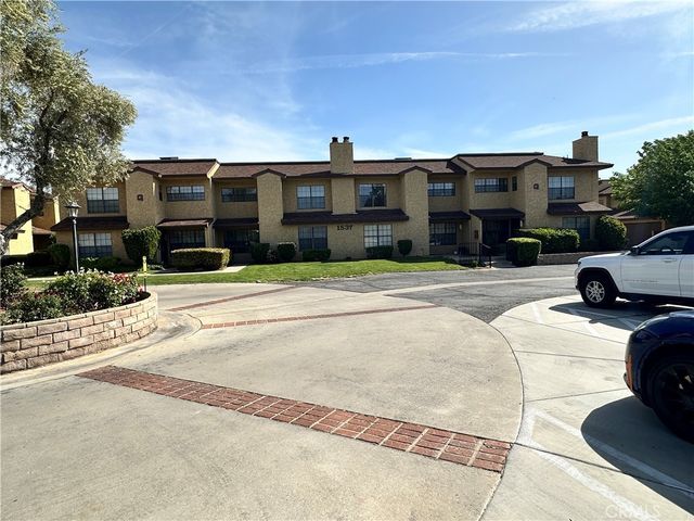 1537 W Avenue L 4, Lancaster, CA 93534