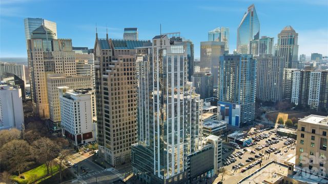 333 W Trade Street 2005, Charlotte, NC 28202