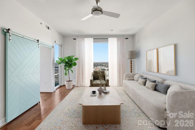 333 W Trade Street 2005, Charlotte, NC 28202