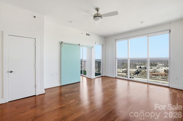 333 W Trade Street 2005, Charlotte, NC 28202