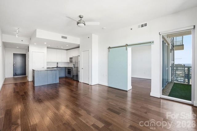 333 W Trade Street 2005, Charlotte, NC 28202