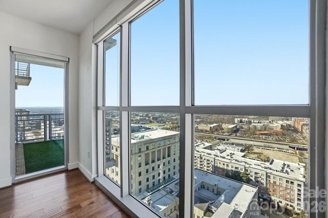 333 W Trade Street 2005, Charlotte, NC 28202