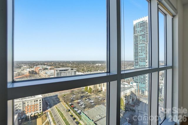 333 W Trade Street 2005, Charlotte, NC 28202