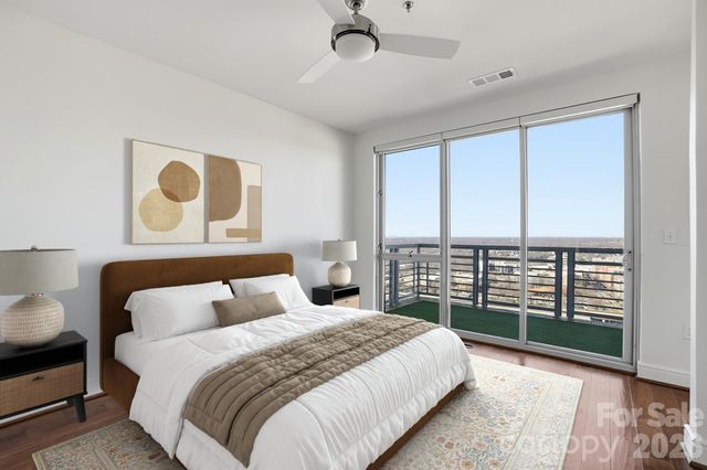 333 W Trade Street 2005, Charlotte, NC 28202