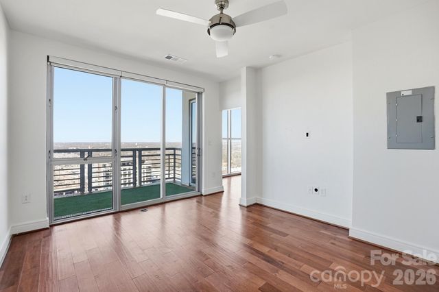 333 W Trade Street 2005, Charlotte, NC 28202