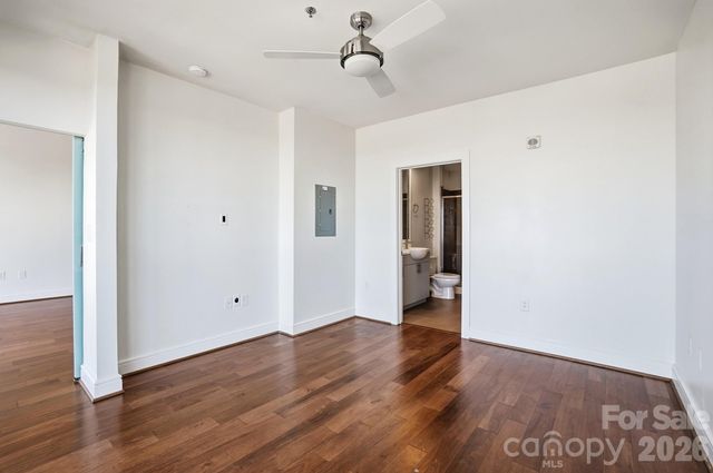 333 W Trade Street 2005, Charlotte, NC 28202