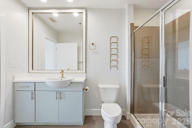 333 W Trade Street 2005, Charlotte, NC 28202