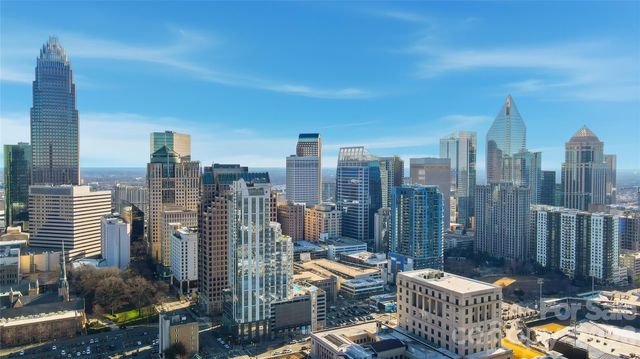 333 W Trade Street 2005, Charlotte, NC 28202