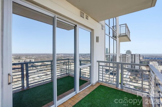 333 W Trade Street 2005, Charlotte, NC 28202