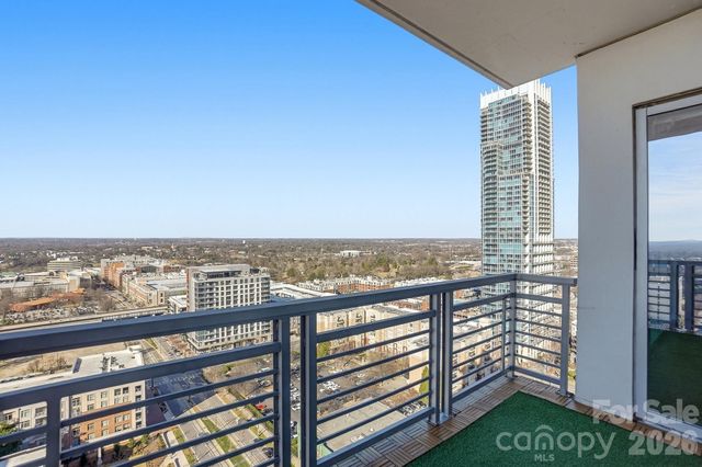 333 W Trade Street 2005, Charlotte, NC 28202