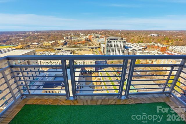 333 W Trade Street 2005, Charlotte, NC 28202