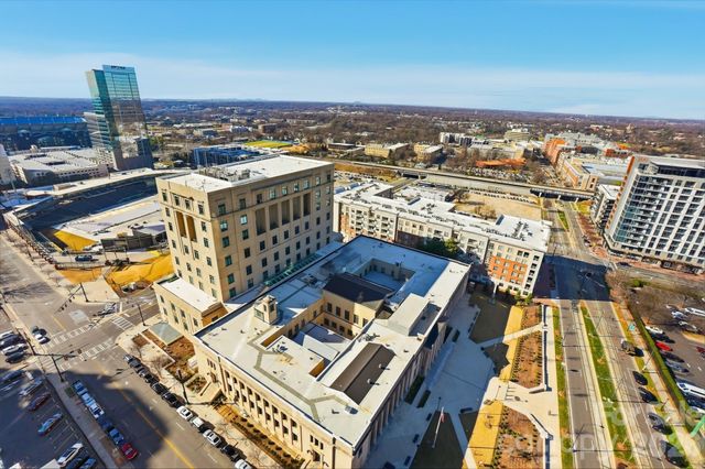 333 W Trade Street 2005, Charlotte, NC 28202