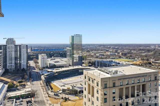 333 W Trade Street 2005, Charlotte, NC 28202