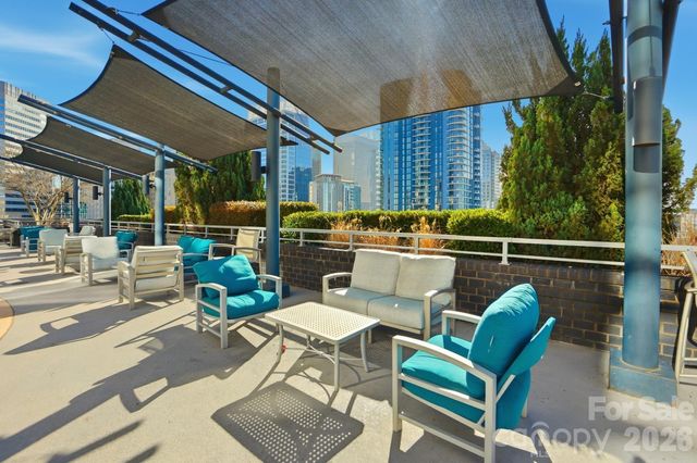 333 W Trade Street 2005, Charlotte, NC 28202