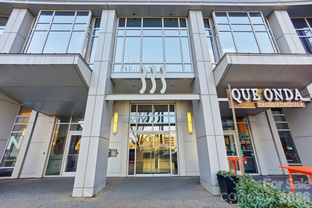 333 W Trade Street 2005, Charlotte, NC 28202