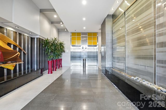 333 W Trade Street 2005, Charlotte, NC 28202